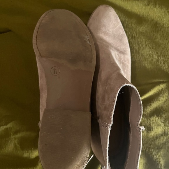 Size 11 Tan Suede Boot - Picture 3 of 3